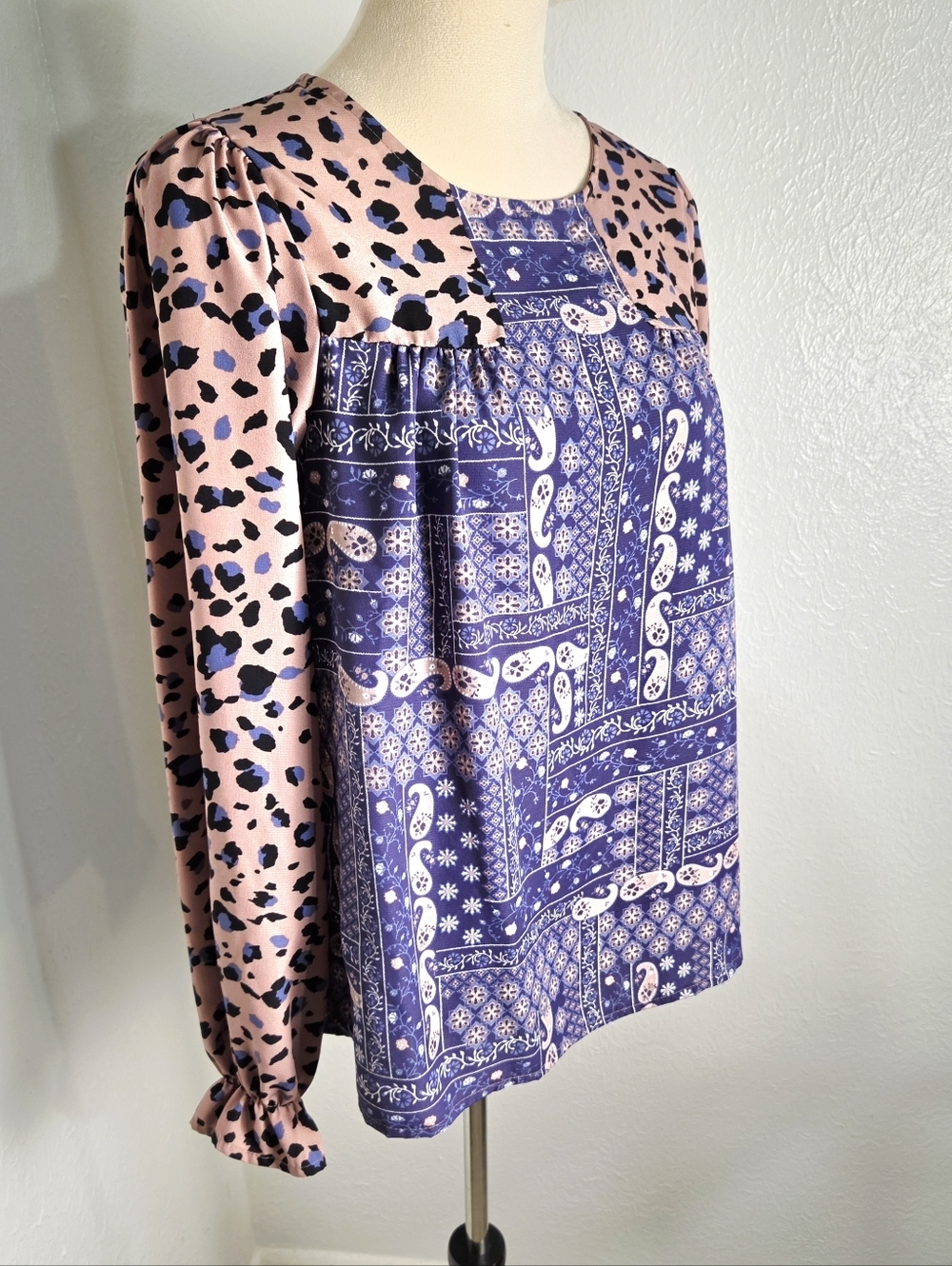 Andre'e by Unit Paisley & Leopard Print Blouse, Balloon Sleeves Size Medium - Picture 9 of 11